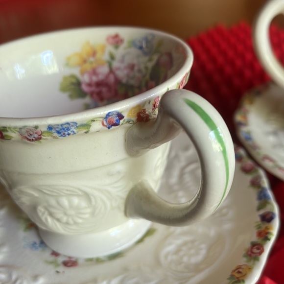 BEAUTIFUL ANTIQUE PAIR OF FLORAL DEMITASSE TEACUPS AND SAUCERS - Picture 4 of 12